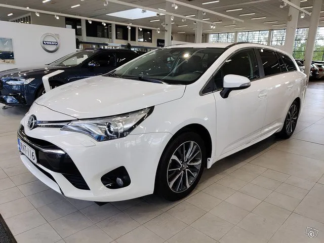 Toyota Avensis 1,8 Valvematic Active Touring Sports Multidri Image 1